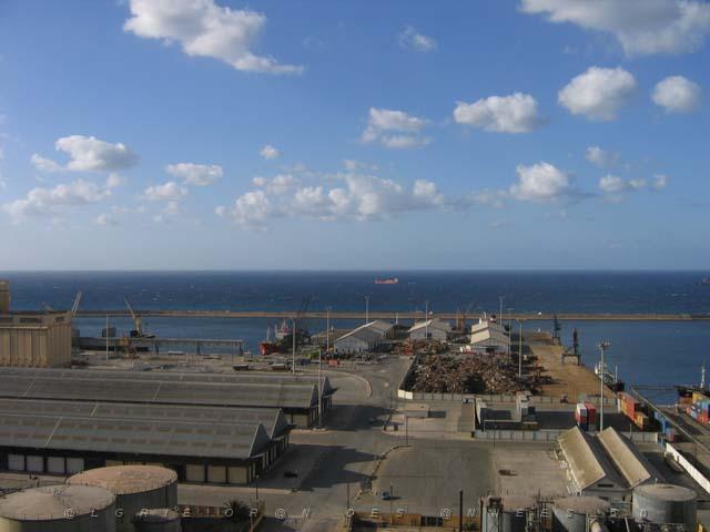 VOYAGE ORAN SEPTEMBRE 2006 404 310 15 sept. 06 - aprem - LE PORT.JPG